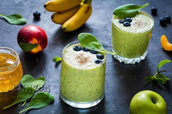 Blueberry and Spinach Superfood Green Smoothie