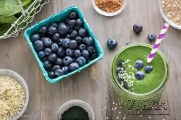 Blueberry and Spinach Superfood Green Smoothie