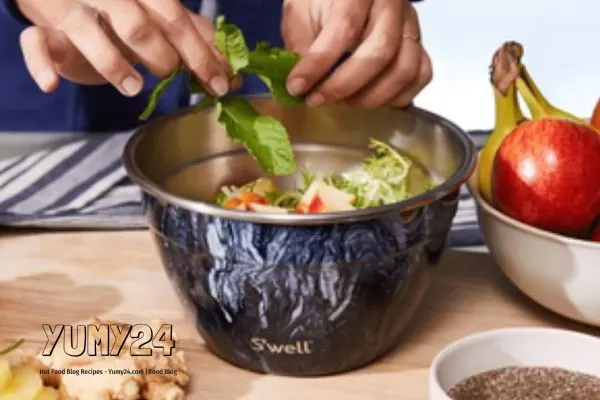 The Swell Salad Bowl is balanced with fresh veg, lean protein, and healthy grains. It's great for a weight-conscious lifestyle because you can design your bowl